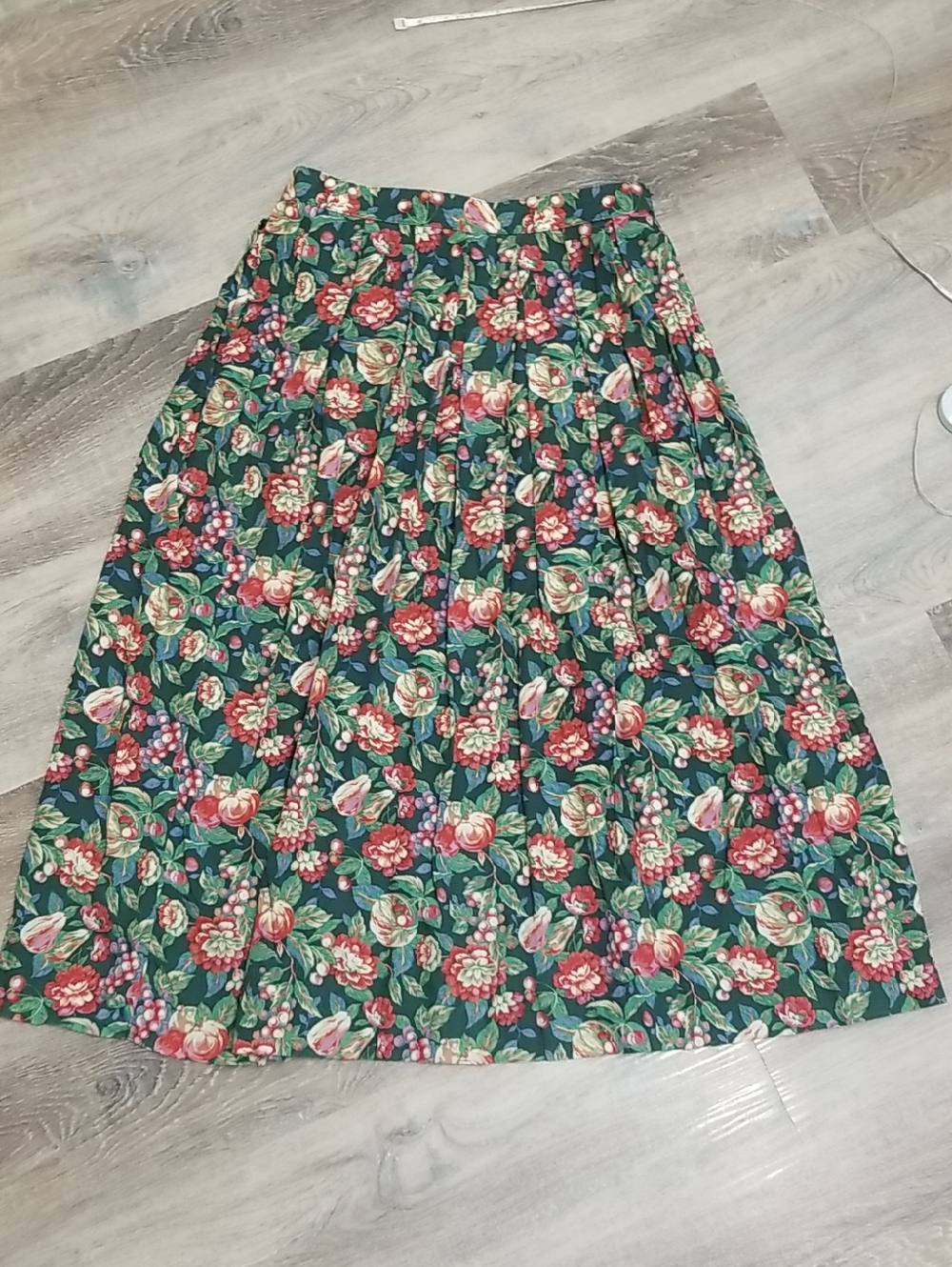 Susan Bristol Green Floral A-Line Skirt with Pink and Red Blooms